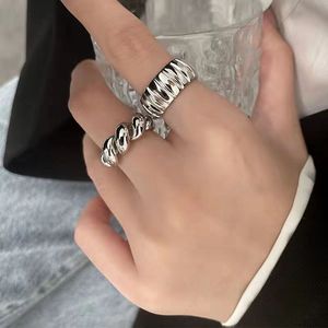 Luxurys fashion designer ring, men's and women's couple rings, with clear lettering, fine workmanship, full personality, exquisite and versatile