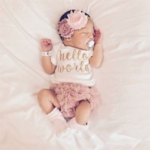 Eazii Hello World Print Born Infant Baby Girl Romper Jumpsuit med underkläder Kortärmad Sunsuit Sommarkläder Outfit 0-24m 210806