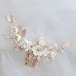 ホワイトセラミック花の結婚式の小さな櫛の葉の作品手作りのブライダルコームファッション女性のヘアジュエリー飾り