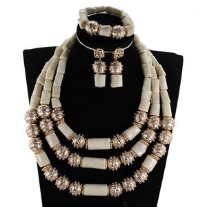 Kolczyki Naszyjnik Fabulous Real Coral White and Gold African Beads Jewelry Set Oryginalne oświadczenie dla nowożeńców dla kobiet CNR900