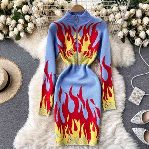 Abito in maglione lavorato a maglia con stampa fiamma di fuoco Donna Chic Zipper up Colletto alla coreana Manica intera Sexy Party Streetwear Club Outfit 210603