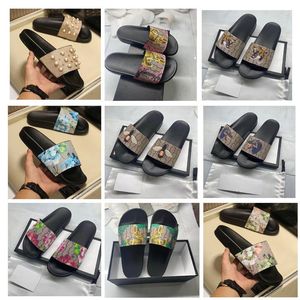 Trendy Slippers Designer Chic Luxury Slides Classic Mens and Womens Sandals Clasp Metal Leather Flat Beach Booties Loafer Size 36-46