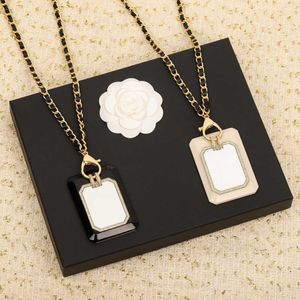 2022 HOT MASHION MASHION GOLD GOLD COLED Black White Mirror Leather Stail Necklace Big Pendant Fine Top Quality Luxury