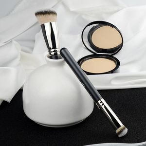 Makeup Brushes Powder Foundation Flytande Concealer BB Cream Brush täta vinklade syntetiska hårverktyg