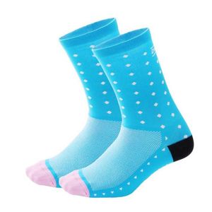 Sports Socks 1 Pair Sweat Absorbing Outdoor Cycling Soft Nylon Breathable Anti Slip Elastic Middle Tube Climbing Wear Resistant