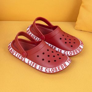 Comfortable Men Women Breathable Sandals Soft Bottom Sandy beach Hole shoes Lady Gentlemen Flip Flops Luxurys Designers