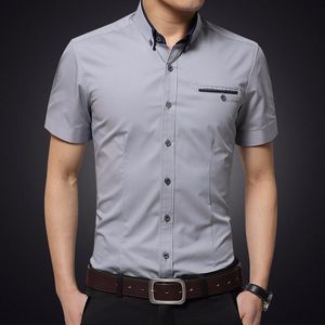 グレーコットンシャツ男性夏のファッション半袖メンズドレスシャツカジュアルスリムフィットポケットボタンダウンカミサスケミェーズHomme 5xl 210524
