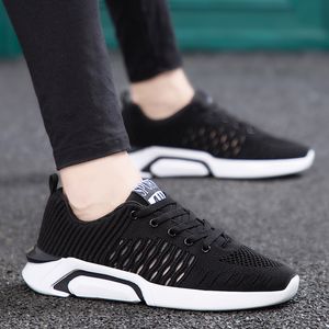 Högkvalitativ nyaste ankomst män kvinnor sport löpskor mode svart vit andas löpare utomhus sneakers storlek 39-44 WY10-1703