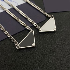 Women Triangle Letter Pendant Necklace Letters Chain Halsband med stämpel toppkvalitetsmycken för presentfest