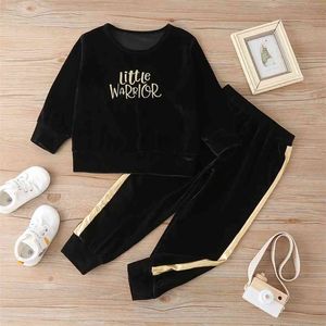 Inverno Bambini Imposta Casual manica lunga O Collo Lettera T-shirt Patchwork Pantaloni Carino 2 pezzi Ragazze Ragazzi Vestiti 2-6T 210629