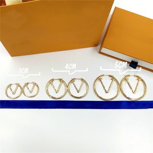 Classic Letter Designer Charm Earrings Women Round Pendant Studs Golden Silver Eardrop Personality Europe America Earring Gift