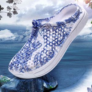 Bayanlar Sandalet Terlik Moda Trendy Mavi Beyaz Porselen Kuş Yuva Delik Ayakkabı Rahat Nefes Plaj Ayakkabı Terlik 36-42 Q0512