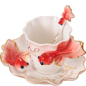 Neue modische, handgefertigte Emaille-Goldfisch-Kaffeetasse mit Untertasse und Löffel aus Porzellan, Teetasse, Valentinstagsgeschenk