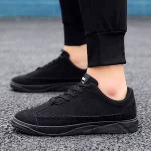 2021 Mężczyźni Buty do biegania Czarny Czerwony Szary Moda Męski Trenerzy Oddychające Sporty Sneakers Rozmiar 39-44 WG