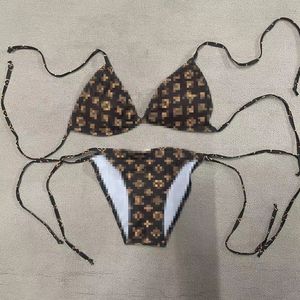 Sexy trendiger Bikini, schwarz, Dreipunkt, Doppel-C, Blumendruck, Familien-Split-Badeanzug, Damen-Badeanzug, Netzrot, S-XL