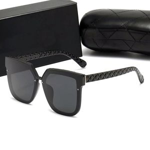 2023 Gafas de sol de diseñador de lujo diseño de lentes polaroid para mujer Gafas para hombre Goggle gafas senior Vintage Metal SunGlass con caja