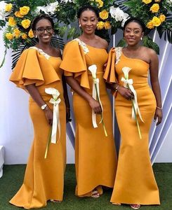 2021 African Yellow One Shoulder With Ruffles Bridesmaid Dresses Mermaid White Lace Appliques Long Elastic Satin For Weddings Floor Length Maid Honor Gowns