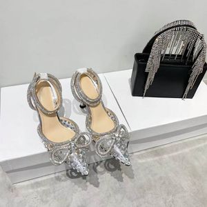 2021 Kvinnor Klänning Skor Bling Mach Transparent PVC Film Sandaler Heels Bröllop Pumpar Pekade Toe Slip på 9.5cm High Heel Wedding Bow Diamond Shoe