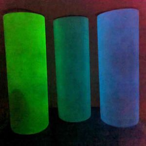 Blanks luminosi di sublimazione Blanks Bottiglie d'acqua 20oz fluorescenza listino tazza tazza del cilindro del cilindro nei bicchieri scuri Magic Luminescente Bere tazza