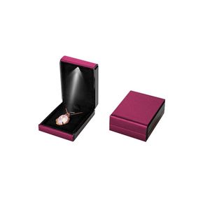 Kreatywny LED Pierścionek zaręczynowy Wisiorek Pudełka Biżuteria Niestandardowe Eleganckie Oświetlenie Rings Storage Box Display Prezent Pakiet Showcase
