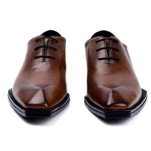 Sapatos sociais formais feitos à mão Salto plano Couro de flor integral Terno masculino Trabalho Sapatos de escritório Oxford masculino Tamanho grande 38-45