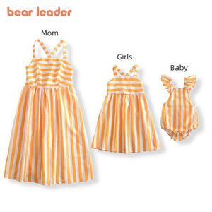 Björn ledare sommar mor dotter klänning randig casual klänningar kläder familj matchande outfit mamma tjejer och baby kostymer passar 210708