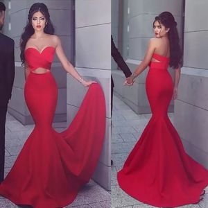 Sexig Fake Två Pieces Mermaid Prom Klänningar Ny 2022 Sweetheart Tight Red Satin Aftonklänningar Arabisk Charmig Trumpet Engagement Dress