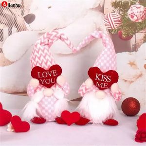Valentine's Day Love Heart Shape Kiss Me Letters Printed Faceless Doll Decorations Rudolph Fashion Cute Mini Doll Gifts Wedding Party Gifts Accessories WHfds