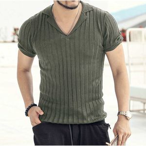 Pequeno lapela V-pescoço design vertical textura verão estiramento t-shirt masculina camisola de manga curta J6031 Y0907