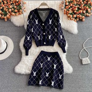 Mały Zapach Vintage Knit Dwuczęściowy Zestaw Kobiet Sweter Cardigan Płaszcz Crop Top + Mini Spódnice Zestawy Moda Casual 2 szt. Garnitury 211108