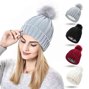 Modische, dehnbare, mit Satin gefütterte, weiche Winter-Beanie-Mütze, Strickmütze, Kunstfell-Pom-Mütze, Beanie-Mütze für Damen, Y21111