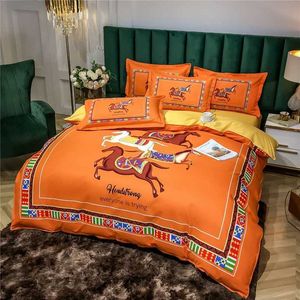 Luxuriöses ägyptisches galoppierendes Pferd aus Baumwolle, bedruckt, Hochzeitsgeschenk-Bettwäsche-Sets, orangefarbene Bettwäsche, Schlafzimmerlaken, King-Size-Bettdecken-Set 210706