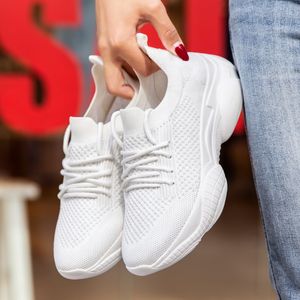 HotSale Mäns löparskor Kvinnors Jogging Professional Mesh Ökad Tjocka Bottom Trainers Sport Sneakers Walking