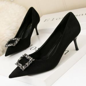 Klänning skor Kvinnors pumpar Punkt Grunt mun Högklackat Nattklubb Sexig Stiletto Buckle Diamond Rhinestone Bröllopsstorlek: 34-41