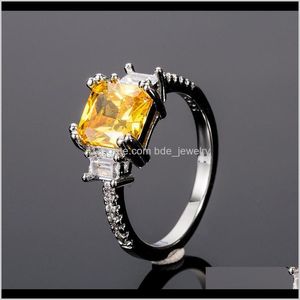 Três anéis de pedra jewelryeuropean e americano moda clássico Aessórios quadrados princesa diamante incrustado com zircon womens anel jóias inteira