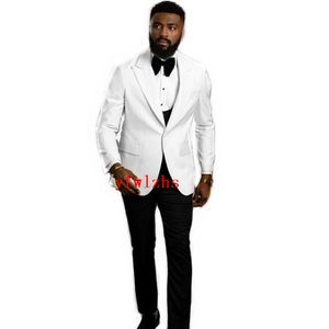 Custom-Made One Button Groomsmen Peak Lapel Groom Tuxedos Män Passar Bröllop / Prom / Dinner Man Blazer (Jacka + Byxor + Tie + Vest) W793