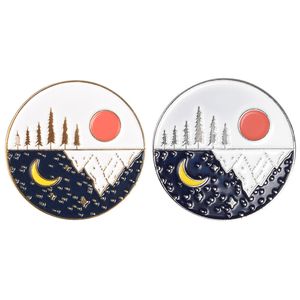 Dag och natt Emalj Pin Sun Moon Stars Mountains Brosches Väska Kläder Lapel Pins Badge Outdoor Smycken Gift för Lover Vänner