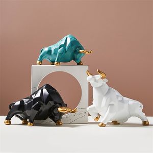 Modern Bullfighting Resin Decoration Bionic Design Animal Model Desktop Small Sculpture Interior Decoration Gift 210727