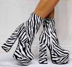 Sexy Zebra-gestreifte runde Zehen-Plateau-Stiefeletten Damen Schwarz Weiß Patchwork 150 mm Chunky Heels Party Short Booties Schuhe