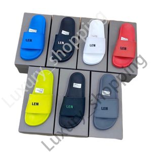 Catwalks tofflor män kvinnor sport sandaler brev mode kvinnliga manliga glider flip flops