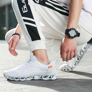 High Quality New Men Running Shoes Blade Cushioning Men Sneakers Breathable Comfortable Tide Shoes Outdoor Walking Jogging ShoesF6 Black white