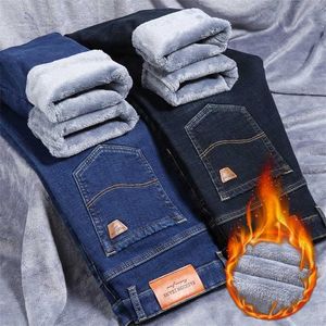 Vinter Mäns Fleece Svart Blå Jeans Business Casual Warm Tjockerad Slim Fit Stretch Denim Trousers Male Brand Pants 211111