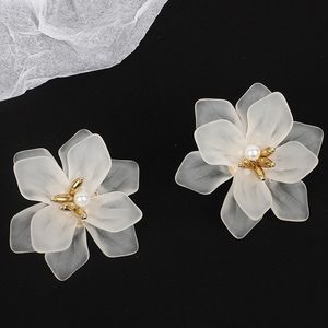 Beyaz Buzlu Petal Reçine Büyük Çiçek Küpe Kadınlar Için Zarif Sevimli Takı Bohemian Saplama Küpe Doğum Günü Günü Noel