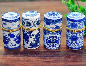 Pequenas caixas de jóias de porcelana azul e branco