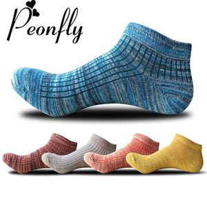 PeOnfly 5色メンズショートソリッドカラーソックスブランドデザインコットン通気性アンチスメリー高品質カジュアルカジュアルオスアンクルソックスX0710