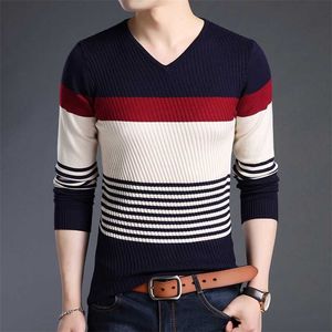 Mode Märke Tröjor Mäns Pullovers Striped Slim Fit Jumpers Knitwear Varm Höst Koreansk stil Casual Men Kläder 211221