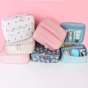 Duoge Make-Up Bag Hand Carry Oxford Tyg Multifunktionell resevaring Portable stor kapacitet tvättväskor kosmetiska fodral