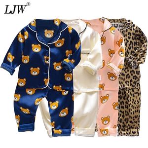 LJW barns pyjamas uppsättning baby kostym barnkläder toddler pojkar flickor is silke satin toppar byxor sätta hem slitage 220212