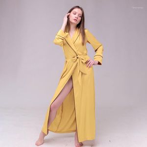 Kvinnors Sleepwear Long Kimono Bröllopsmorgon Robe Gown Sexig med Bälte Sommarintim Underkläder Lös Nightwear Satin Badrock