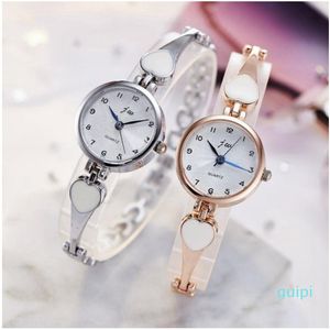 Moda Amore Cuore Modello Numeri Quadrante Piccoli Orologi da polso sottili per donna Donna Casual Abito per il tempo libero Regali al quarzo Orologi da polso